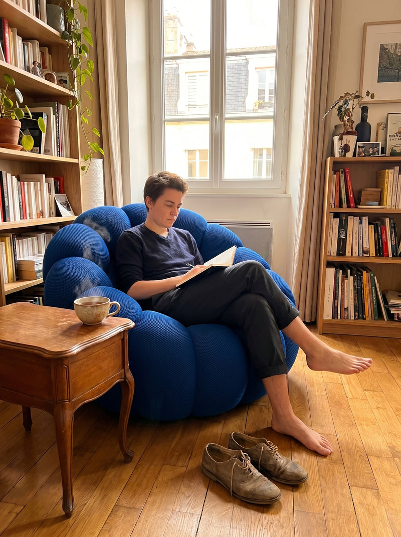 Intérieur avec le canapé Fauteuil Bubble — Bleu Saphir — Marc T., Lyon 2e